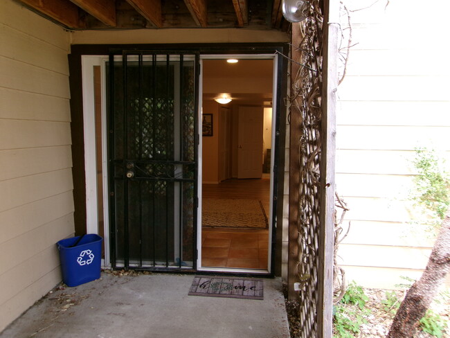 17863 E Maplewood Cir, Unit 1 in Aurora, CO - Building Photo - Building Photo