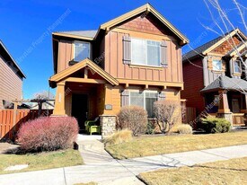 20464 Brentwood Ave in Bend, OR - Building Photo