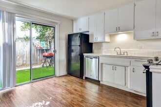 4304 E 5th St in Long Beach, CA - Building Photo - Building Photo