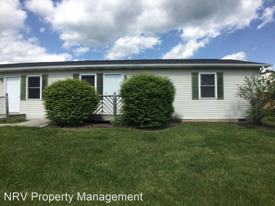 1527 Sandy Cir in Blacksburg, VA - Foto de edificio