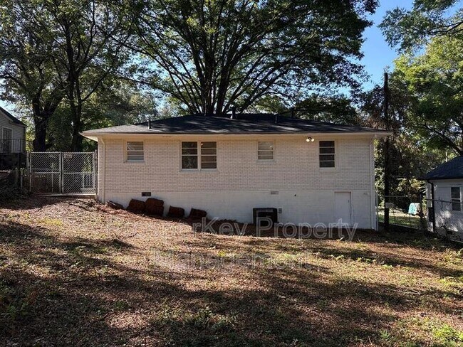 340 Adelle St SE in Atlanta, GA - Building Photo - Building Photo