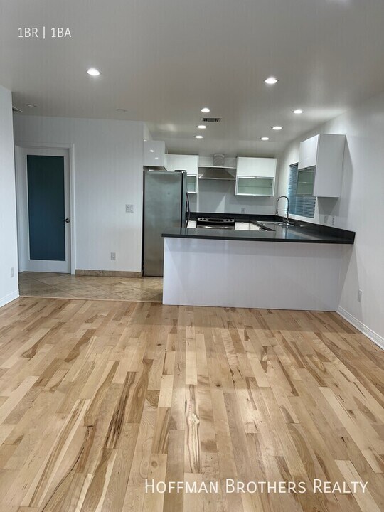 1146 N Clark St in West Hollywood, CA - Building Photo