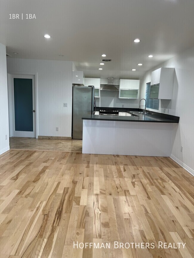 property at 1146 N Clark St