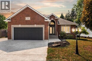 558 Reaume Rd in Windsor, ON - Building Photo