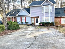 8096 Woodlake Dr in Riverdale, GA - Building Photo
