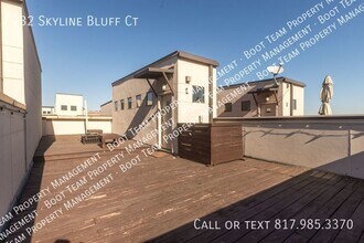 732 Skyline Bluff Ct in Fort Worth, TX - Building Photo - Building Photo
