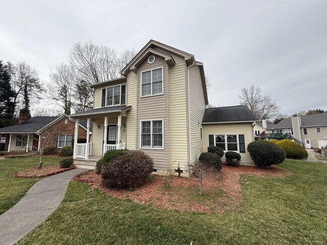 928 Heatherstone Dr in Winston-Salem, NC - Building Photo - Building Photo