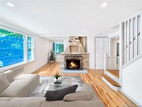 23 Apple Tree Ln in Stamford, CT - Building Photo - Building Photo