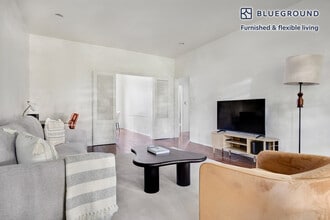 135 S Reeves Dr in Beverly Hills, CA - Building Photo - Building Photo