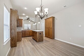 727 W Morton St in Denison, TX - Building Photo - Building Photo