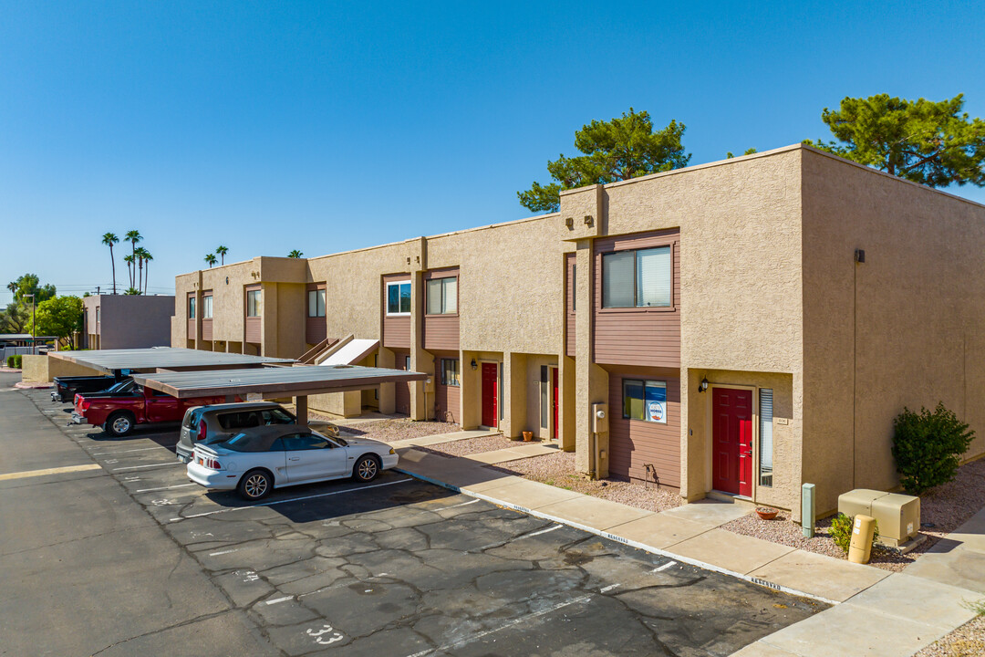 Los Prados in Tempe, AZ - Foto de edificio