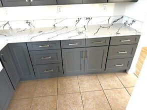 245 E 87th Pl in Los Angeles, CA - Building Photo - Building Photo