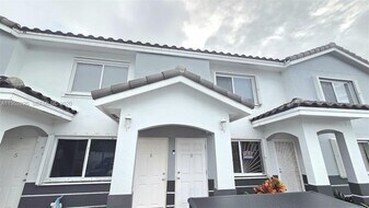 7911 SW 152nd Ave in Miami, FL - Building Photo