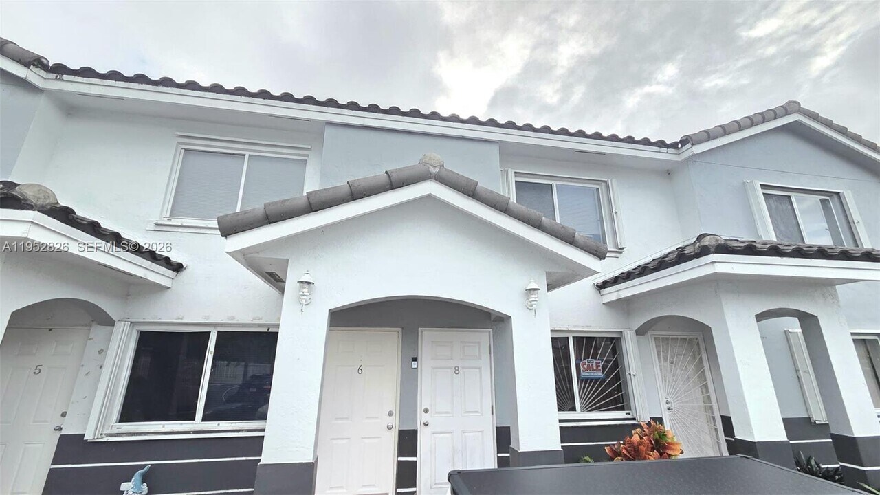 7911 SW 152nd Ave in Miami, FL - Building Photo