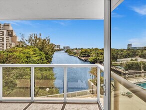 3000 Holiday Dr in Fort Lauderdale, FL - Foto de edificio - Building Photo