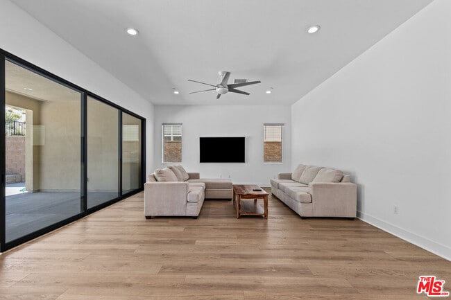 20723 Deer Grass Ct in Los Angeles, CA - Building Photo - Building Photo