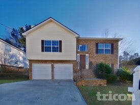 7057 Fruitwood Ct in Lithonia, GA - Building Photo