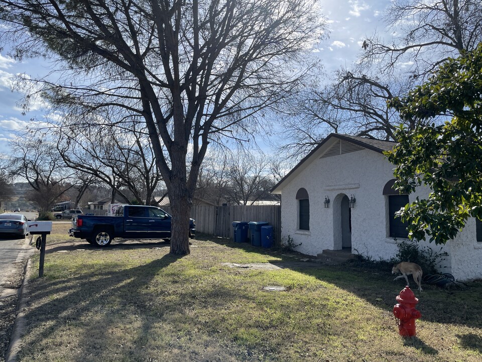 1010 Colorado Dr in Marble Falls, TX - Building Photo