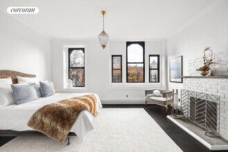 105 Manhattan Ave in New York, NY - Building Photo - Building Photo