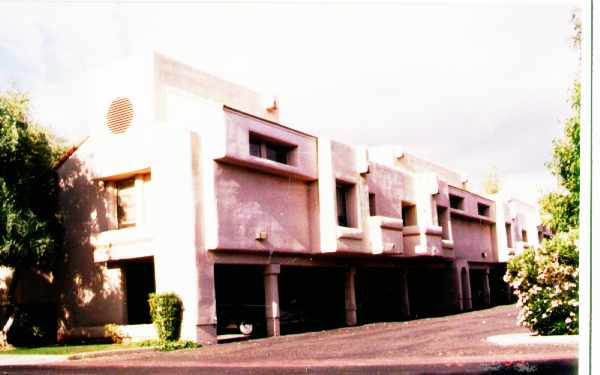 1432 W Emerald Ave in Mesa, AZ - Foto de edificio