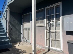 3370 Barham Blvd, Unit Barham in Los Angeles, CA - Building Photo - Building Photo