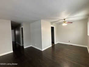 3445 Allison Way in Louisville, KY - Foto de edificio - Building Photo