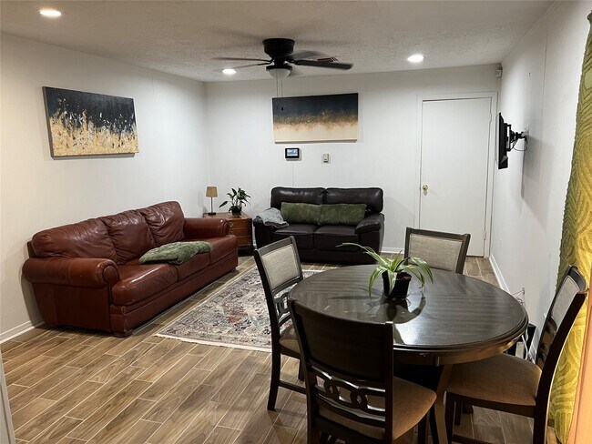 5410 Greylog Dr in Houston, TX - Building Photo - Building Photo