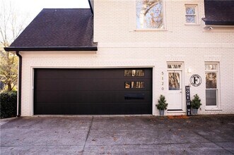 5120 Post Oak Tritt Rd in Roswell, GA - Foto de edificio - Building Photo