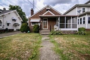 919 Clarendon Ave NW in Canton, OH - Building Photo