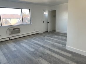 634 Cricket Ln, Unit CRICKET in Woodbridge, NJ - Building Photo - Building Photo