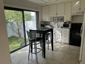 8184 Caminito Sonoma in La Jolla, CA - Building Photo - Building Photo