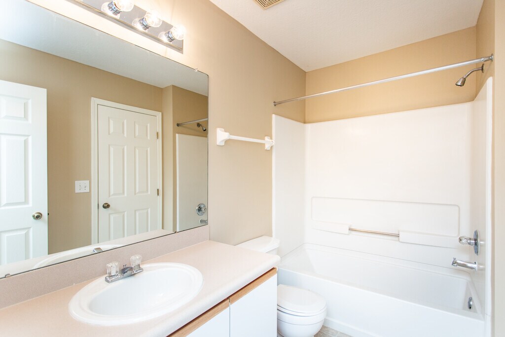 VWA The Villages at Waggoner Park Apartment Blacklick, OH Apartments