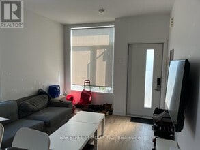 96 Simcoe St N in Oshawa, ON - Building Photo - Building Photo