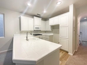 3039 Torland St in Sacramento, CA - Foto de edificio - Building Photo