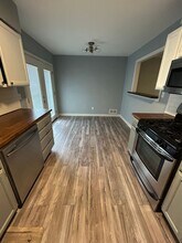 402 Pacific Dr in Belton, MO - Building Photo - Building Photo