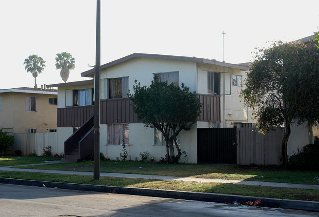 2605 S Baker St in Santa Ana, CA - Building Photo - Building Photo