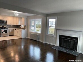 2 Dorcas Ave in Syosset, NY - Building Photo - Building Photo