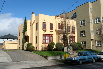 2253 NW Pettygrove St in Portland, OR - Building Photo - Building Photo