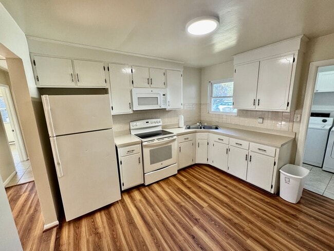 110 S Corwood Ave in Virginia Beach, VA - Building Photo - Building Photo