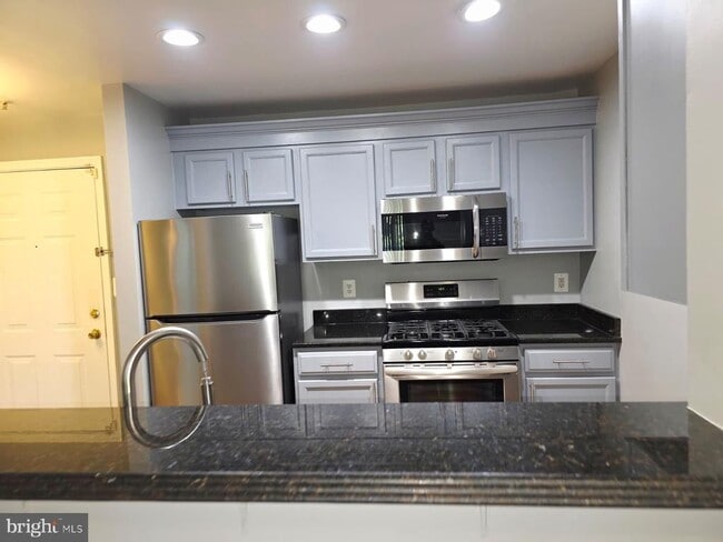 property at 13800 Farnsworth Ln