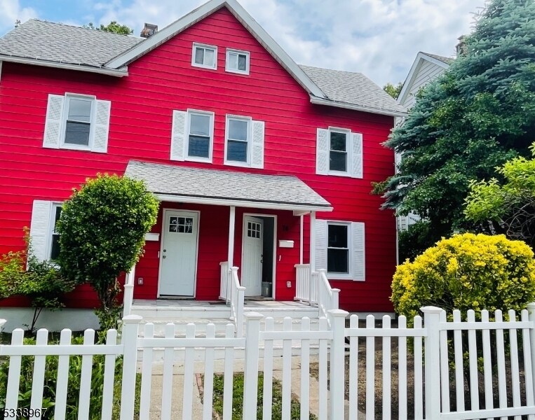 76 Chestnut St-Unit -2 in Montclair, NJ - Building Photo