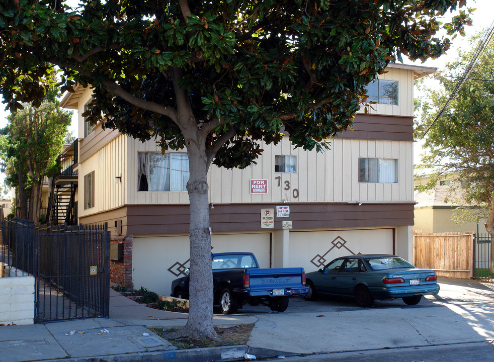 730 N Inglewood Ave in Inglewood, CA - Building Photo