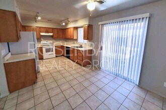 8585 W Santa Cruz Blvd in Arizona City, AZ - Building Photo - Building Photo