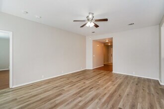 3313 Teasbend Ct in Denton, TX - Foto de edificio - Building Photo