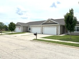 855 Meadow Ln in Marengo, IL - Building Photo
