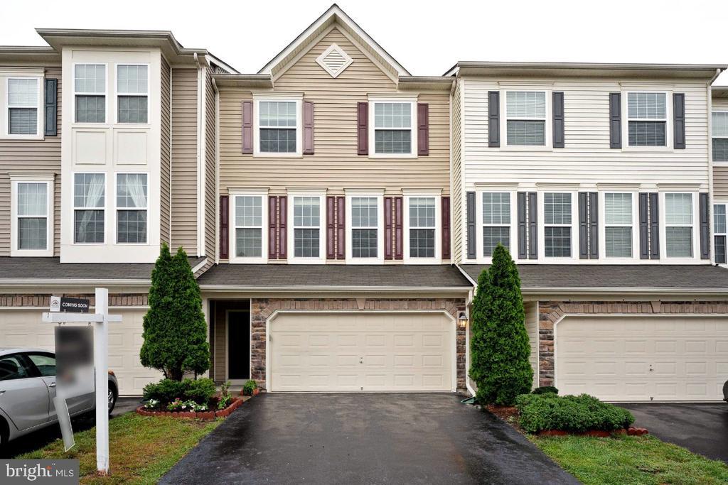 25120 Sweet Myrtle Square in Aldie, VA - Building Photo