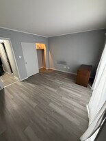 1098 Leawood Dr in Elgin, IL - Building Photo