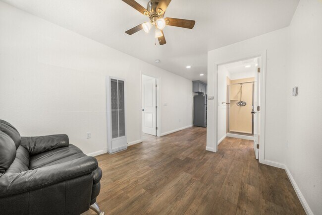 98 W Siino Ave in Bay Point, CA - Foto de edificio - Building Photo