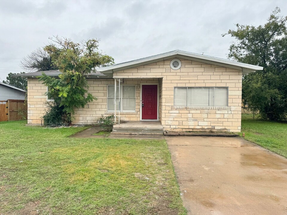 1901 Wilson St in San Angelo, TX - Building Photo