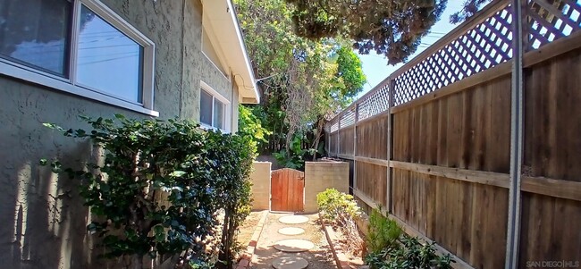 5309 Waring Rd in San Diego, CA - Building Photo - Building Photo